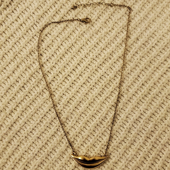 Lips Necklace 💋 & LOVE Bracelet ❤ - Picture 5 of 6